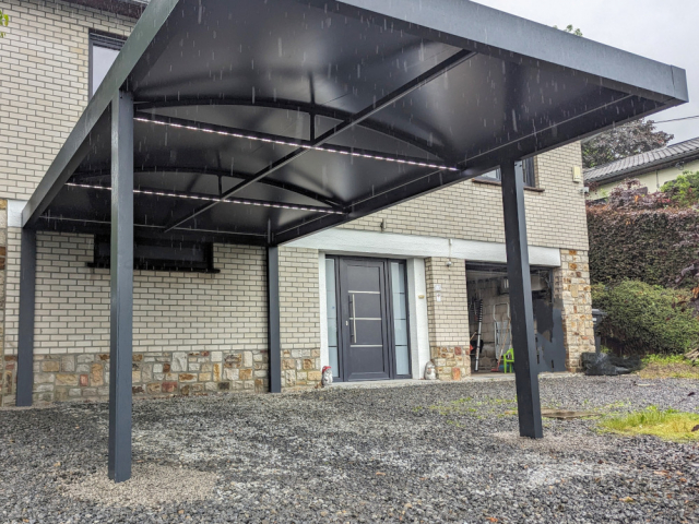 Carports avec toiture en membrane architecturale : Installation facile et rapide