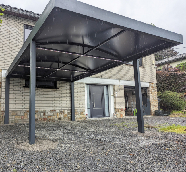 Installation d'un carport IZICAR (avec éclairage autonome) à Olne