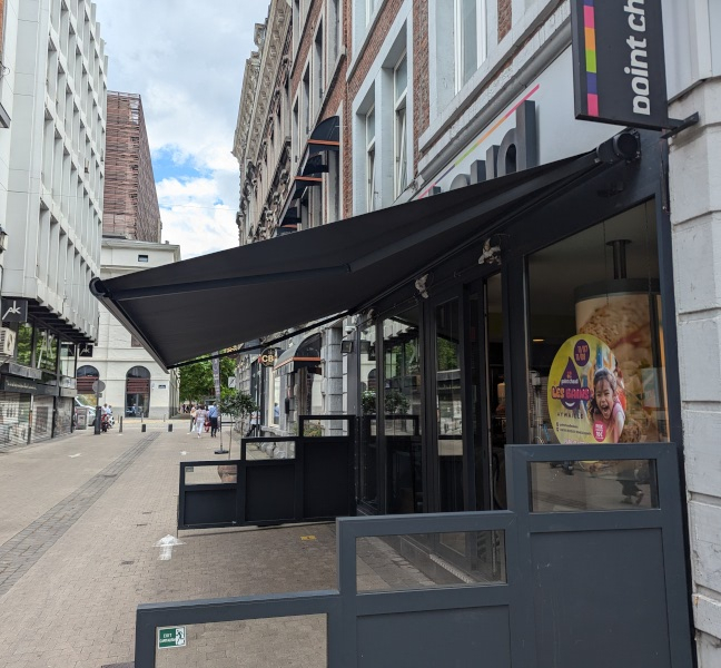 Installation d'un store banne coffre Ambre Somfy IO à Liège