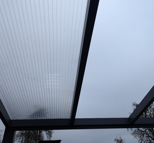 Installation d'une pergola en polycarbonate et aluminum modèle Giallo à Saive